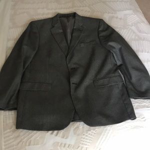 Brand new never worn 44L 2-button men’s blazer